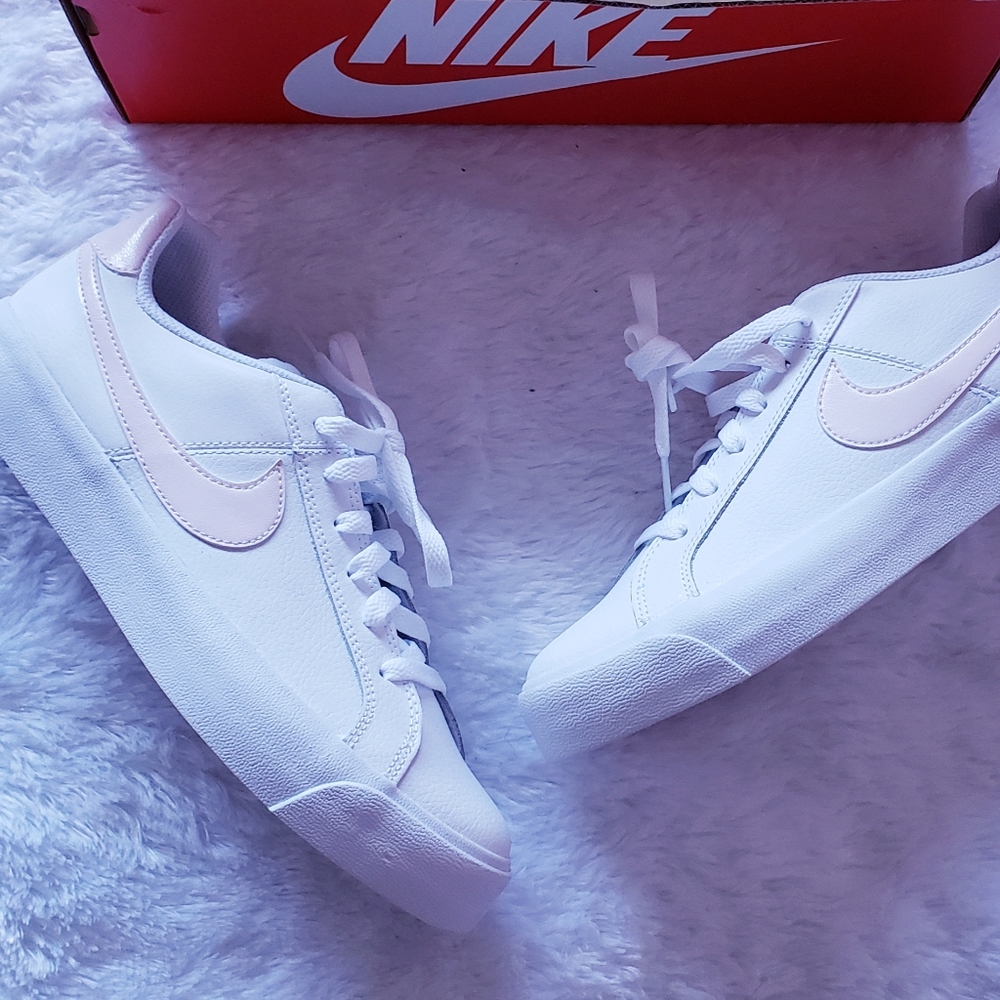 New Womens Nike Court Royale - Picture 3 of 8